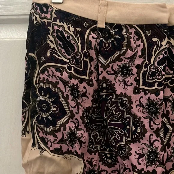 PRE-OWNED FOREVER 21 WOMEN'S PRINTED SHORTS- SMALL - Picture 4 of 6